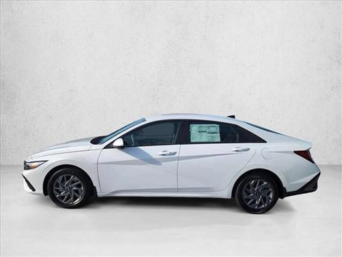 Certified 2026 Hyundai Elantra Hybrid FWD image 5