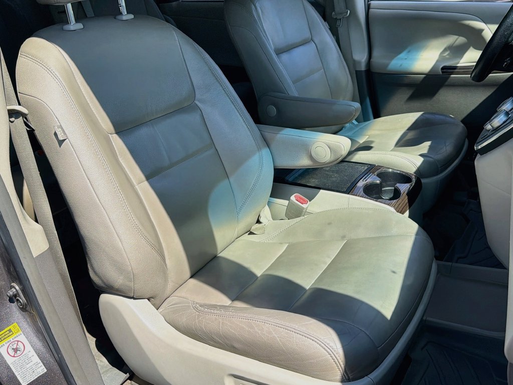 Used 2016 Toyota Sienna XLE FWD image 29