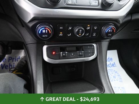 Used 2023 GMC Acadia SLT image 35