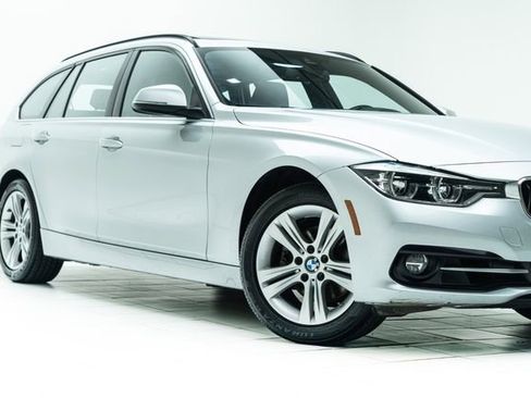 Used 2018 BMW 330i xDrive Wagon AWD/4WD image 3