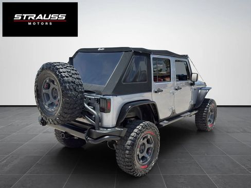 Used 2016 Jeep Wrangler Unlimited Rubicon AWD/4WD image 10