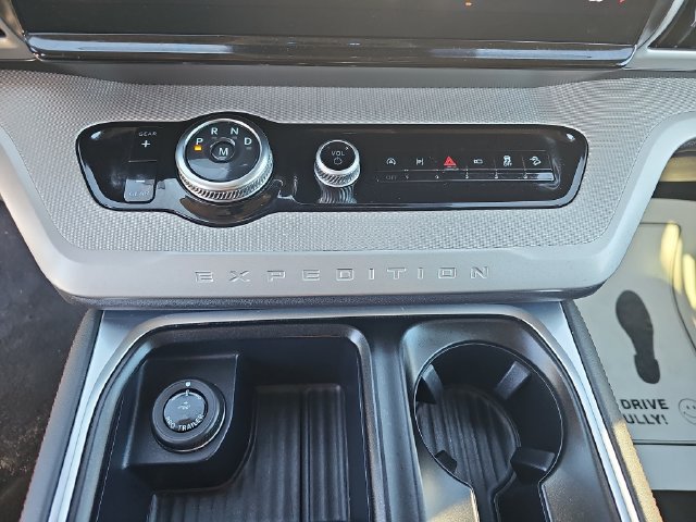 Used 2025 Ford Expedition Max Active AWD/4WD image 29