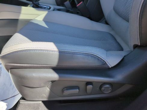 Used 2025 Subaru Forester Premium AWD/4WD image 16
