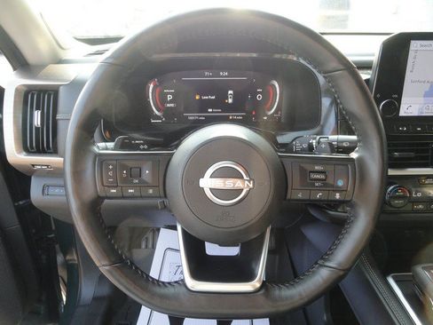 Used 2022 Nissan Pathfinder Platinum AWD/4WD image 17