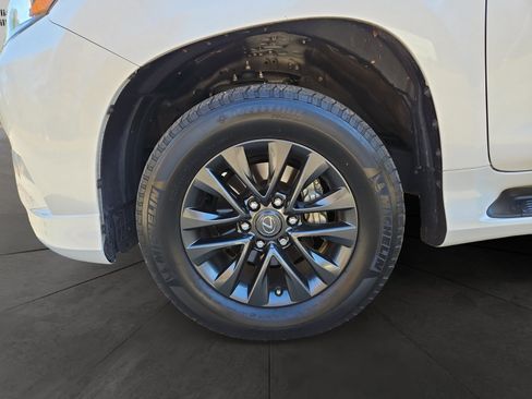 Used 2023 Lexus GX 460 Premium image 14