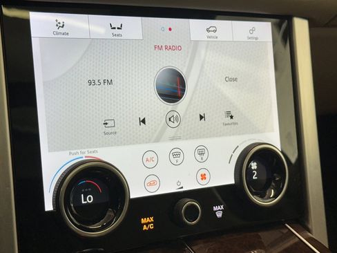 Used 2020 Land Rover Range Rover HSE image 23