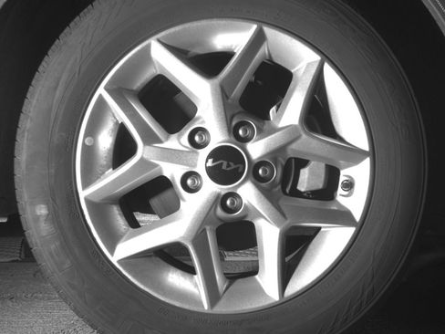 Used 2025 Kia Soul LX w/ LX Technology Package FWD image 13