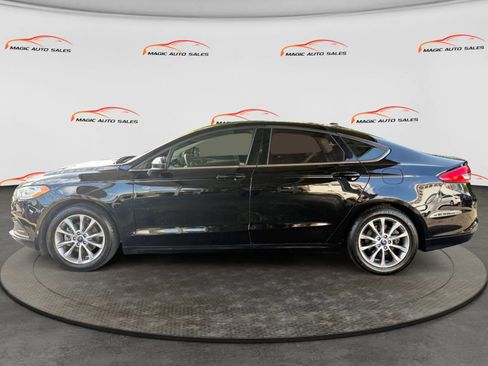 Used 2017 Ford Fusion SE w/ Fusion SE Technology Package FWD image 7