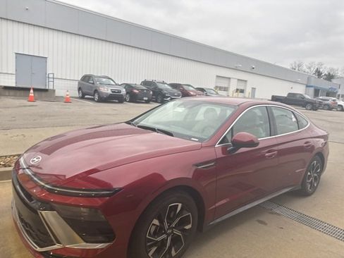 Used 2025 Hyundai Sonata SEL image 2