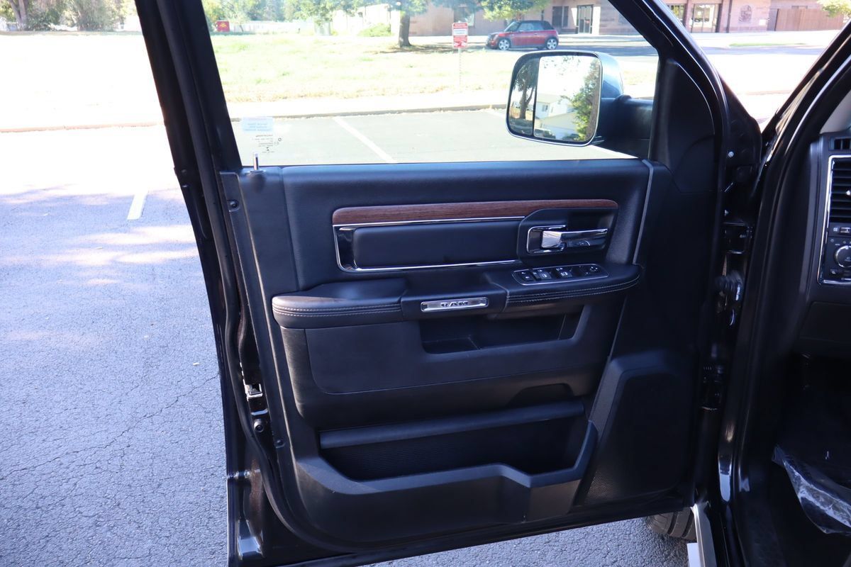 Used 2018 RAM 1500 Laramie w/ Convenience Group AWD/4WD image 23
