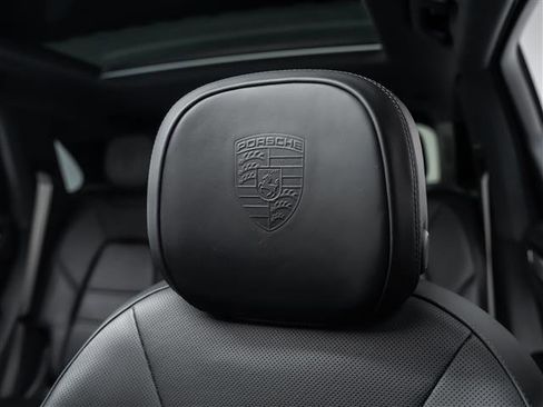 Used 2023 Porsche Cayenne Platinum Edition image 23