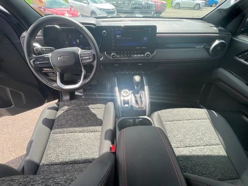 Used 2023 Chevrolet Colorado Z71 w/ Z71 Convenience Package 2 AWD/4WD image 3