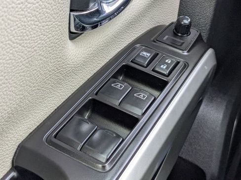 Used 2021 Nissan Titan SV w/ SV Convenience Package image 30