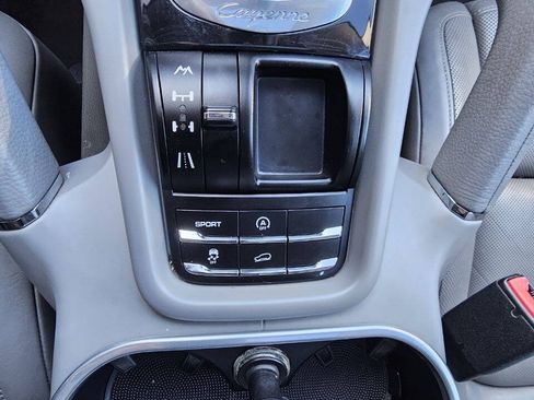 Used 2012 Porsche Cayenne AWD/4WD image 29