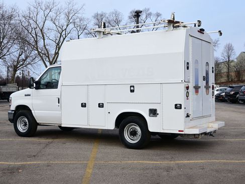 Used 2017 Ford E-350 and Econoline 350 Super Duty w/ Power Windows & Locks Group image 5