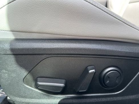 Used 2024 Hyundai Elantra Limited FWD image 17