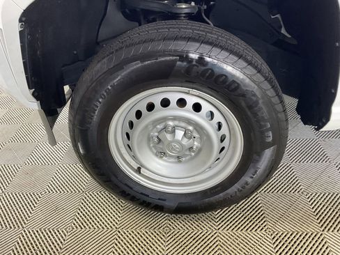 Used 2025 Toyota Tacoma SR image 5