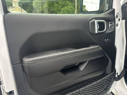 Used 2022 Jeep Wrangler Unlimited Sahara w/ Cold Weather Group AWD/4WD image 25