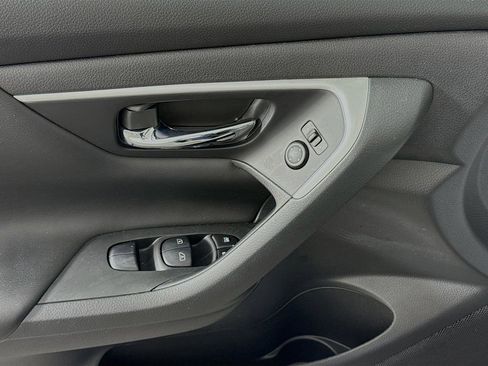 Used 2017 Nissan Altima 2.5 SV w/ Convenience Package image 17