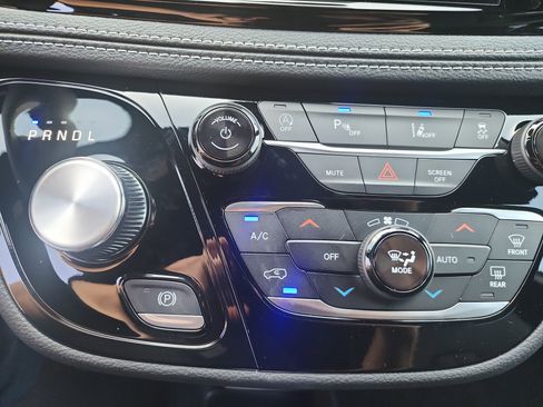 New 2026 Chrysler Pacifica Select image 7