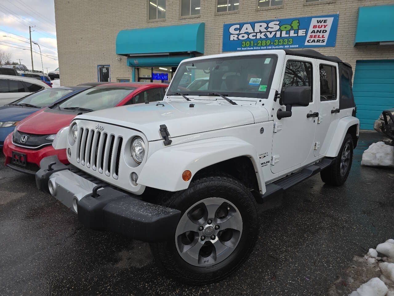 Used 2017 Jeep Wrangler Unlimited Sahara w/ Max Tow Package AWD/4WD image 3