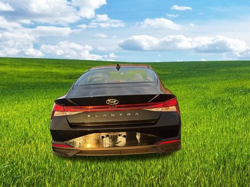 Used 2023 Hyundai Elantra SEL image 39