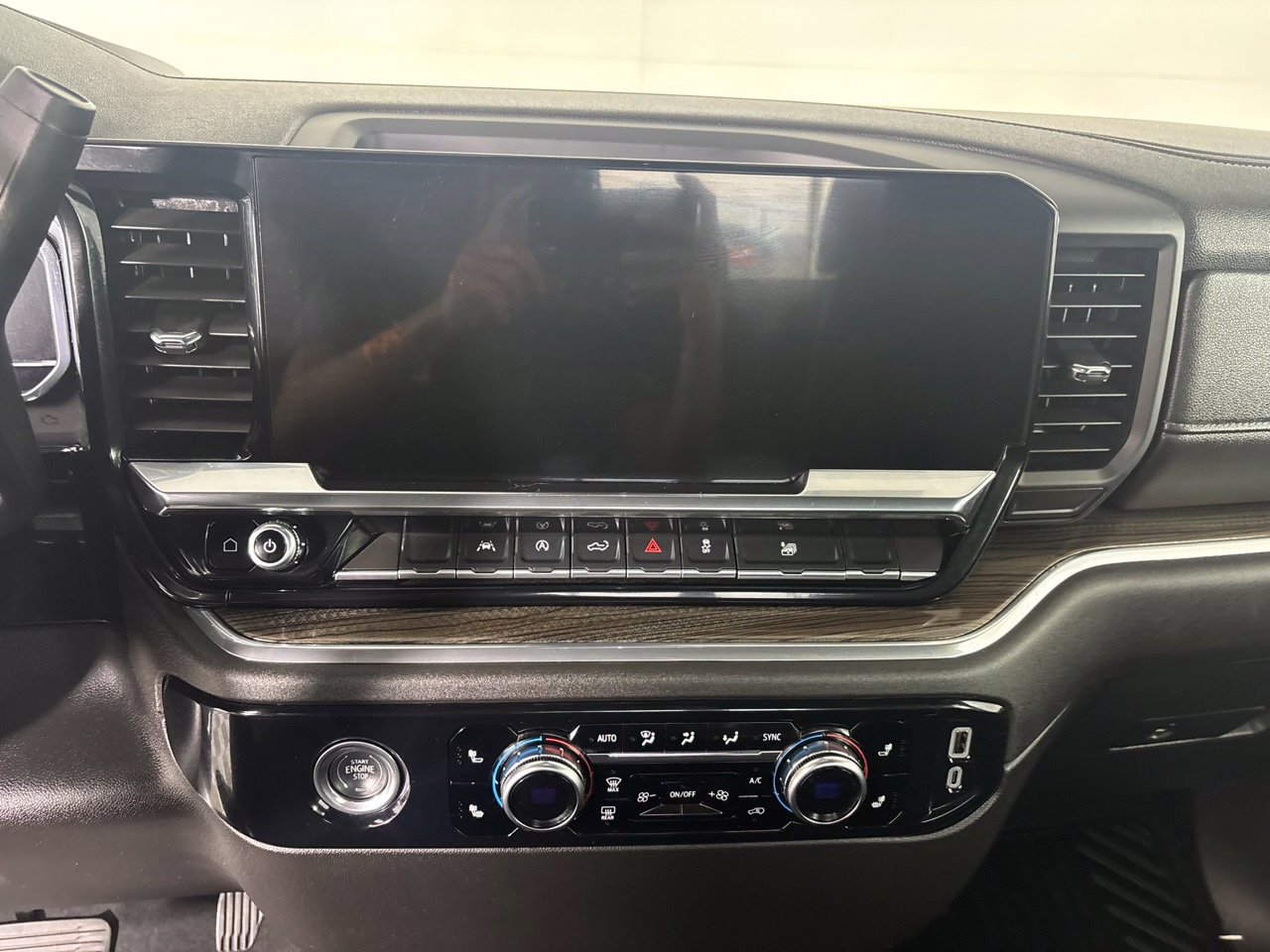 Used 2024 GMC Sierra 1500 Elevation AWD/4WD image 17