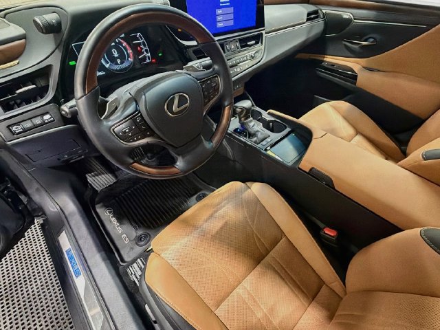 Used 2025 Lexus ES 300h Ultra Luxury w/ Accessory Package (Z2) FWD image 11