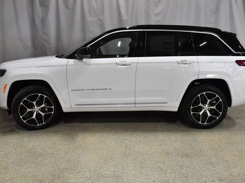 New 2025 Jeep Grand Cherokee Summit image 5