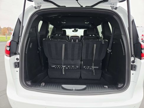 New 2026 Chrysler Pacifica Select image 14