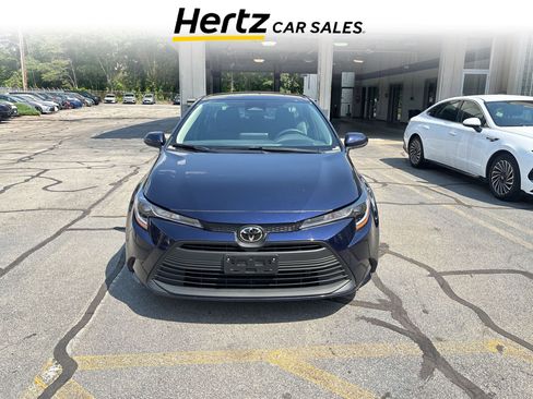 Used 2025 Toyota Corolla LE FWD image 1