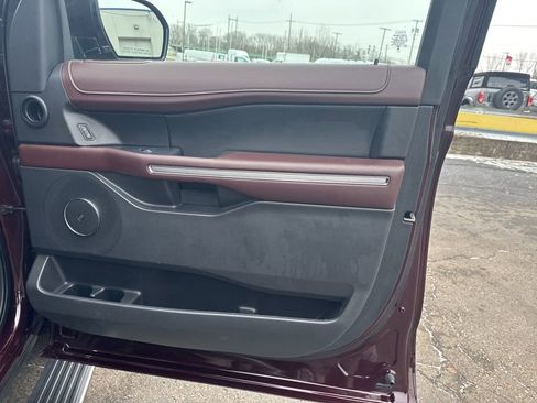 Used 2023 Ford Expedition Limited image 33