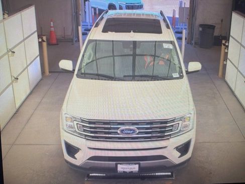 Used 2021 Ford Expedition Max XLT image 2
