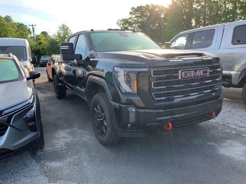 Used 2024 GMC Sierra 3500 AT4 w/ AT4 Preferred Package AWD/4WD image 2