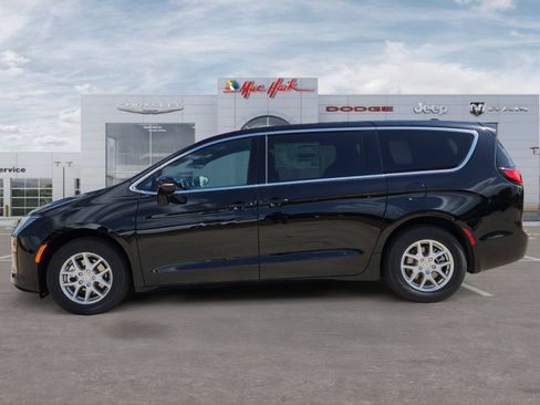 New 2027 Chrysler Pacifica Select FWD image 2