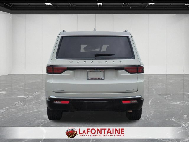 Used 2022 Jeep Wagoneer Series III AWD/4WD image 4