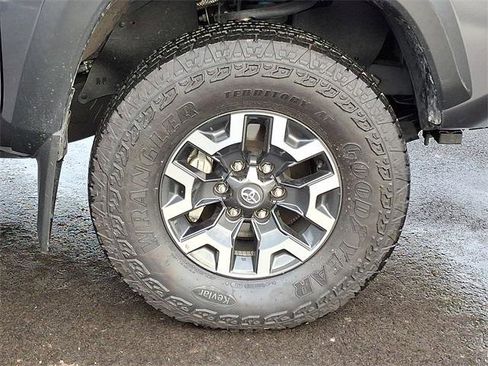 Certified 2022 Toyota Tacoma TRD Off-Road image 8