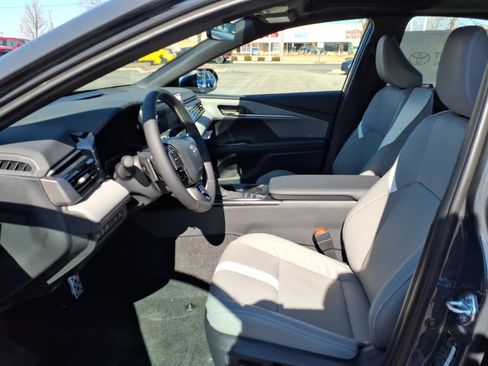 Used 2026 Toyota Camry SE image 11