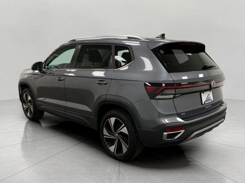 Used 2025 Volkswagen Taos SE AWD/4WD image 7