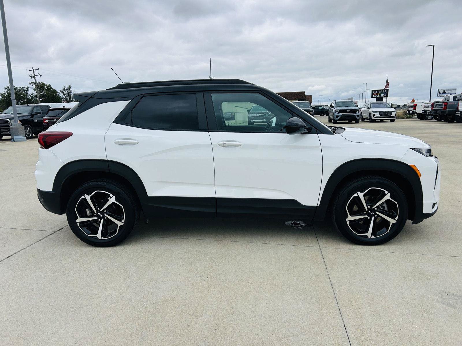 Used 2021 Chevrolet TrailBlazer RS w/ Technology Package FWD image 39