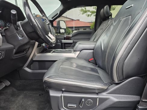 Used 2017 Ford F250 Platinum w/ Platinum Ultimate Package AWD/4WD image 26