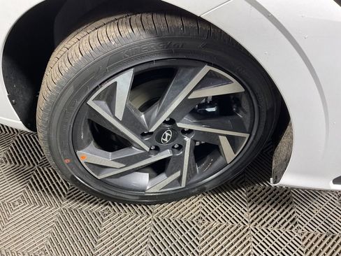New 2025 Hyundai Elantra SEL image 34