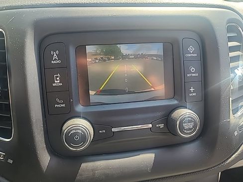 Used 2018 Jeep Compass Latitude FWD image 13