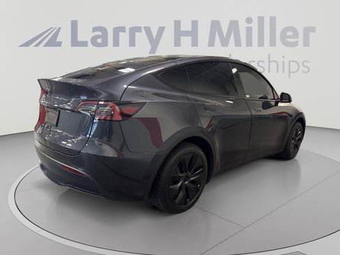 Used 2025 Tesla Model Y Long Range RWD image 5