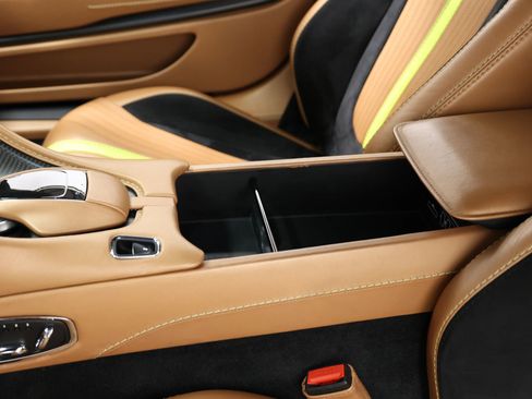 Used 2020 Aston Martin DB11 AMR image 40