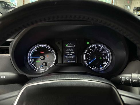 Used 2021 Toyota Venza LE AWD/4WD image 31