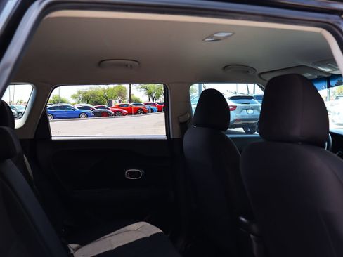 Used 2017 Kia Soul FWD image 28