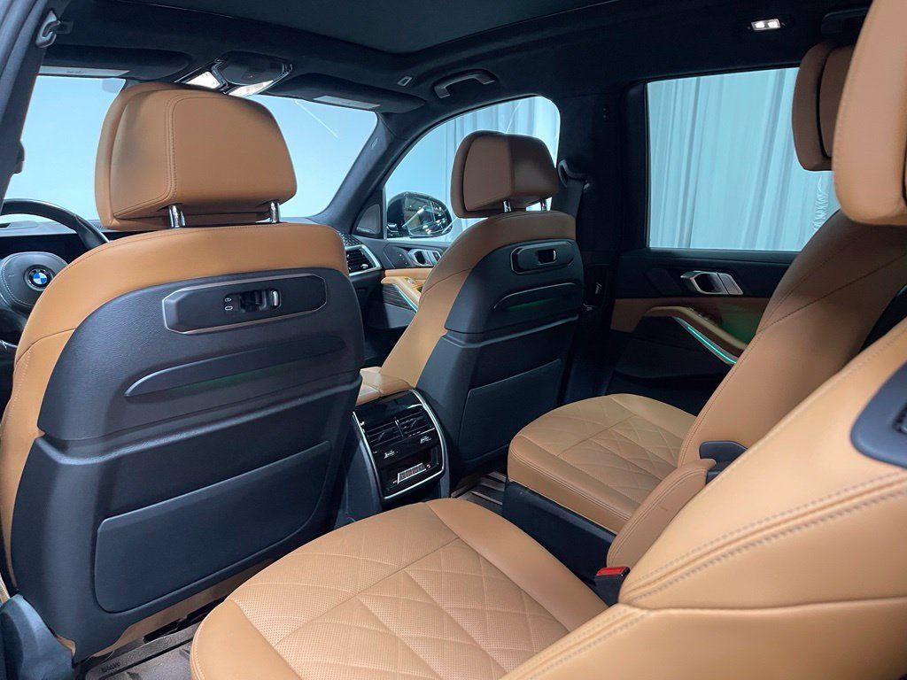 Used 2023 BMW X7 xDrive40i w/ M Sport Package AWD/4WD image 26