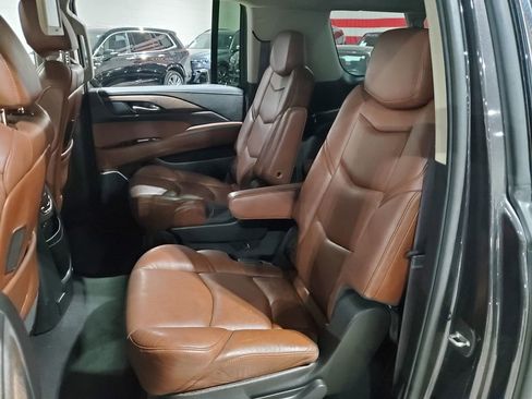 Used 2017 Cadillac Escalade ESV Premium Luxury RWD image 28