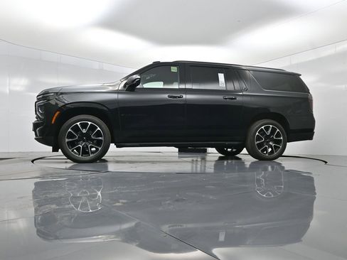 Used 2025 Chevrolet Suburban RST image 45